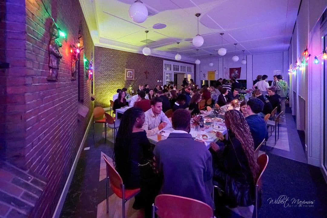 Christmas dinner youth group St. Joris article image